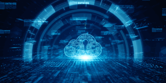 Nube digital con ícono de candado rodeada de archivos y gráficos cibernéticos, representando el desarrollo de software seguro y la protección de datos en la nube
