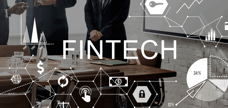 La transformación digital ha revolucionado los servicios financieros en América Latina. Para 2025, más del 90% de los usuarios demanda servicios digitales seguros, personalizados y en tiempo real, lo que ha impulsado a la banca y a las fintech a evolucionar hacia modelos centrados en la experiencia del cliente, la hiperconectividad y la analítica predictiva. La clave del sector financiero ya no está en las sucursales, sino en el uso estratégico de los datos, la integración omnicanal y la innovación tecnológica para ofrecer confianza, agilidad y sostenibilidad.